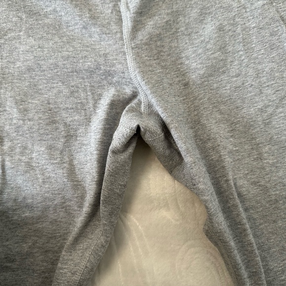 Under Armour Capri Style Grey Workout Leggings With Yellow Wasteband Large - Picture 6 of 8